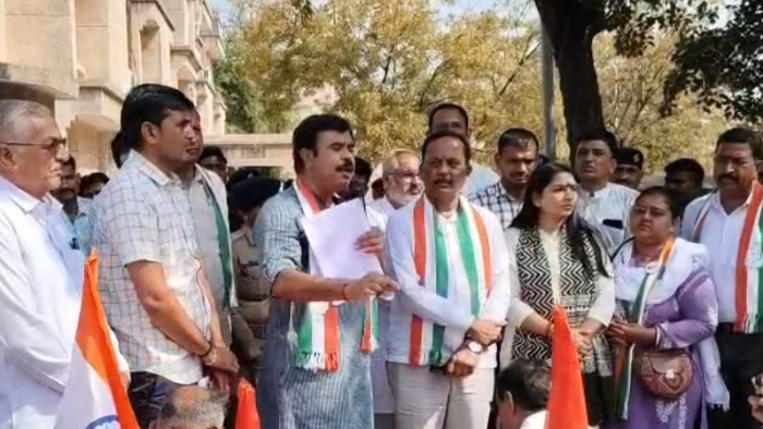 surendranagar-congress-protest-voter-list-scam