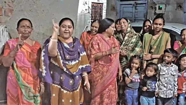 સુરેન્દ્રનગર મનપા કચેરીએ પાણીના પ્રશ્ને મહિલાઓનો હલ્લાબોલ: ખાલી ડોલ સાથે ઉગ્ર વિરોધ