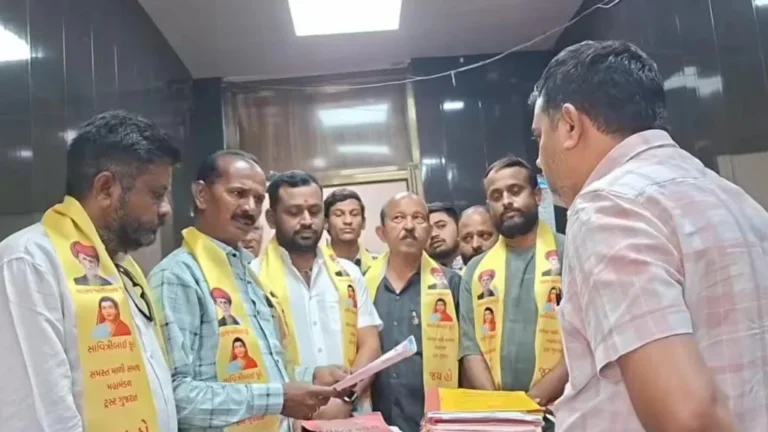 મહાત્મા જ્યોતિરાવ અને સાવિત્રીબાઈ ફૂલેને ‘ભારત રત્ન’ આપવાની માંગ: સુરેન્દ્રનગર કલેક્ટરને રજૂઆત