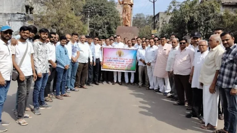 મોરબીમાં સોની યુવાનની હત્યાના ઘેરા પ્રત્યાઘાત: લીંબડીમાં સોની બજાર બંધ પાળી ન્યાયની માંગ કરાઈ