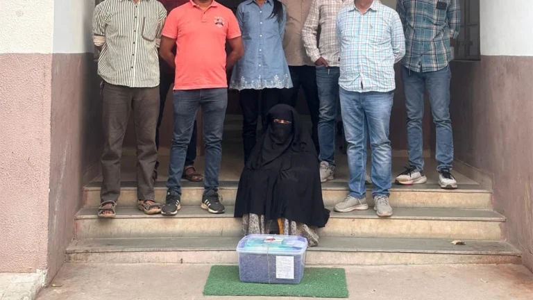 ધ્રાંગધ્રામાં SOG પોલીસનો સપાટો: રહેણાંક મકાનમાંથી લાખોની કિંમતના સૂકા ગાંજા સાથે મહિલા બૂટલેગરની ધરપકડ