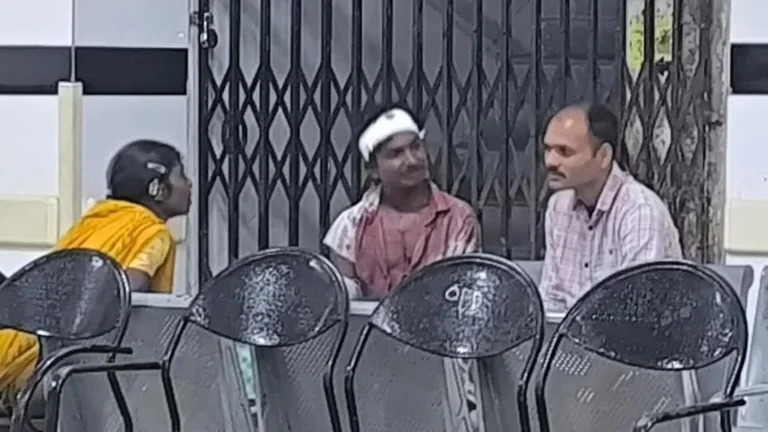 સુરેન્દ્રનગરમાં લુખ્ખાતત્વોની દાદાગીરી: વાડીલાલ ચોકમાં કાતરા વેચતા દંપતી પર હુમલો અને મહિલાની છેડતી