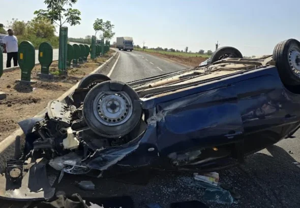 લખતરના કડુ પાસે કાર ચાલકે સ્ટેયરિંગ પરથી કાબૂ ગુમાવ્યો: કાર પલટી મારી રોંગ સાઈડમાં ઉતરી ગઈ