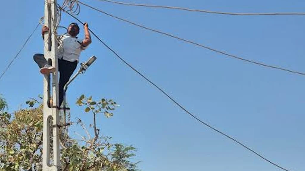 સુરેન્દ્રનગર જિલ્લામાં PGVCLની મેગા ડ્રાઈવ: બીજા દિવસે 68 વીજ જોડાણો કપાયા, 1.31 કરોડની વસૂલાત