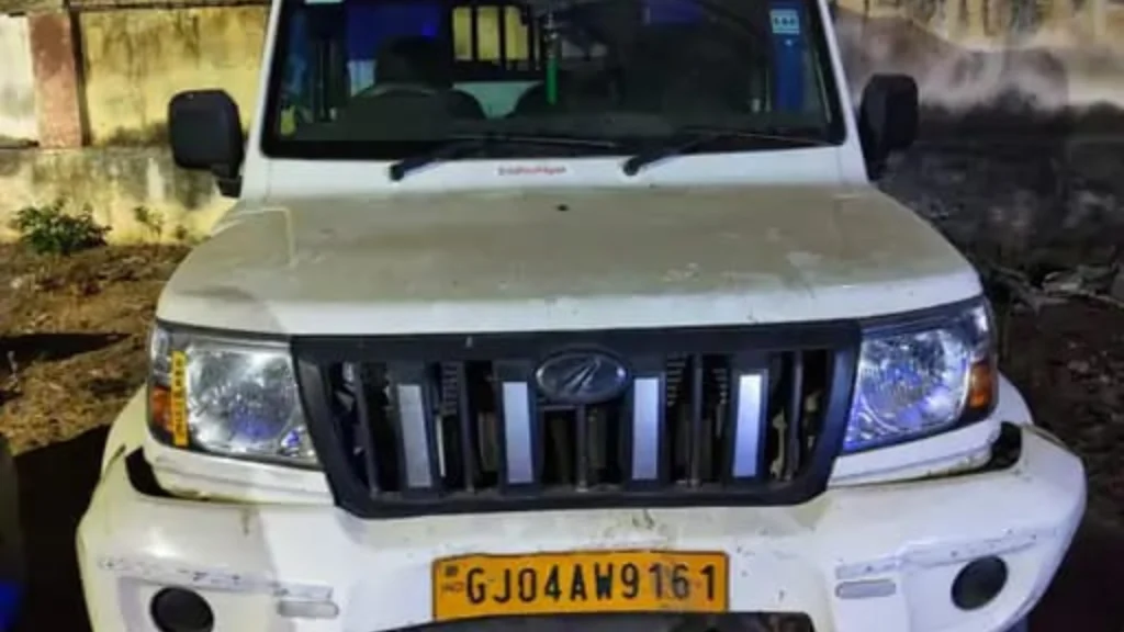 ધ્રાંગધ્રામાં બિનવારસી બોલેરોમાંથી ત્રણ લાખનો દારૂ ઝડપાયો