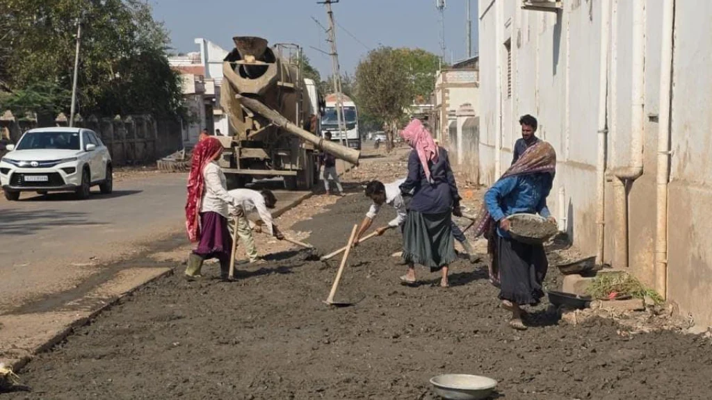 સુરેન્દ્રનગર મહાનગરપાલિકાનો અન્યાય: 18.45 કરોડના રોડના કામોમાં વઢવાણને ફાળે માત્ર 2.50 કરોડ