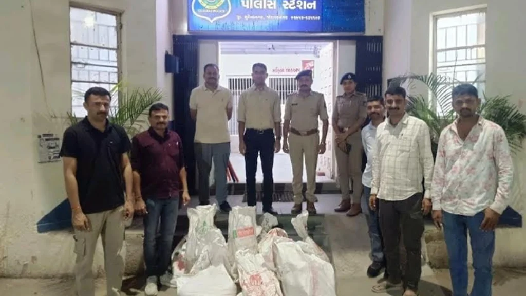 સુરેન્દ્રનગરના રતનપરમાં મહિલા બુટલેગરના વાડામાંથી 515 લિટર દેશી દારૂ ઝડપાયો