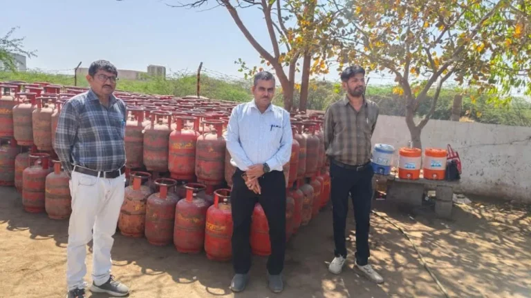 સુરેન્દ્રનગર જિલ્લા પુરવઠા વિભાગનું ગેસ ગોડાઉનો અને હોટલોમાં ચેકિંગ