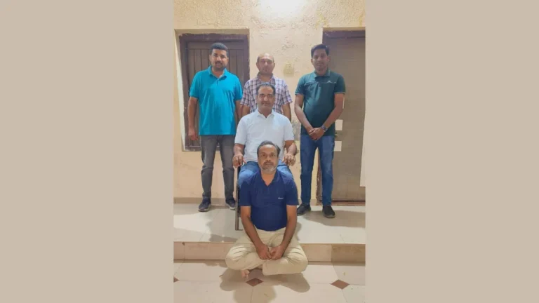 સુરેન્દ્રનગરમાં 23 વર્ષથી છેતરપિંડીના ગુનામાં નાસતા-ફરતા પિતા-પુત્ર મહારાષ્ટ્રથી ઝડપાયા