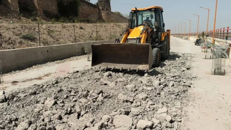 પાટડી રિવરફ્રન્ટમાં ભ્રષ્ટાચારની પોલ ખુલી: બે મહિના પહેલા બનેલો લાખોનો સીસી રોડ તોડવો પડ્યો