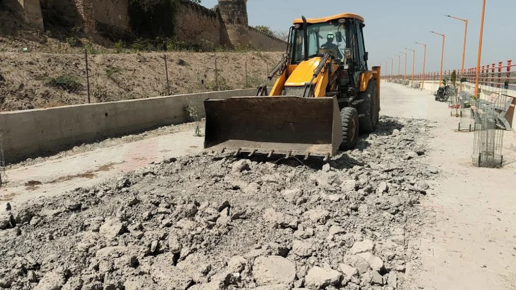 પાટડી રિવરફ્રન્ટમાં ભ્રષ્ટાચારની પોલ ખુલી: બે મહિના પહેલા બનેલો લાખોનો સીસી રોડ તોડવો પડ્યો