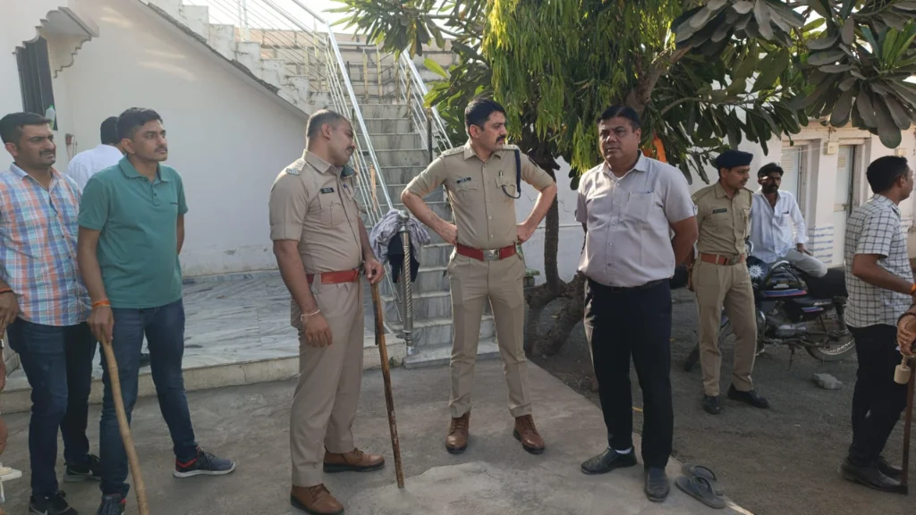 સાયલાના નોલી અને લાખાવાડમાંથી 147 ઘરમાંથી વીજ ચોરી ઝડપાઈ, રૂ.1.30 કરોડનો દંડ