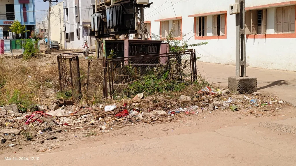 ધ્રાંગધ્રામાં ખાનગી સ્કૂલ પાસે ખુલ્લું ટ્રાન્સફોર્મરથી દુર્ઘટનાનો થવાનો ભય