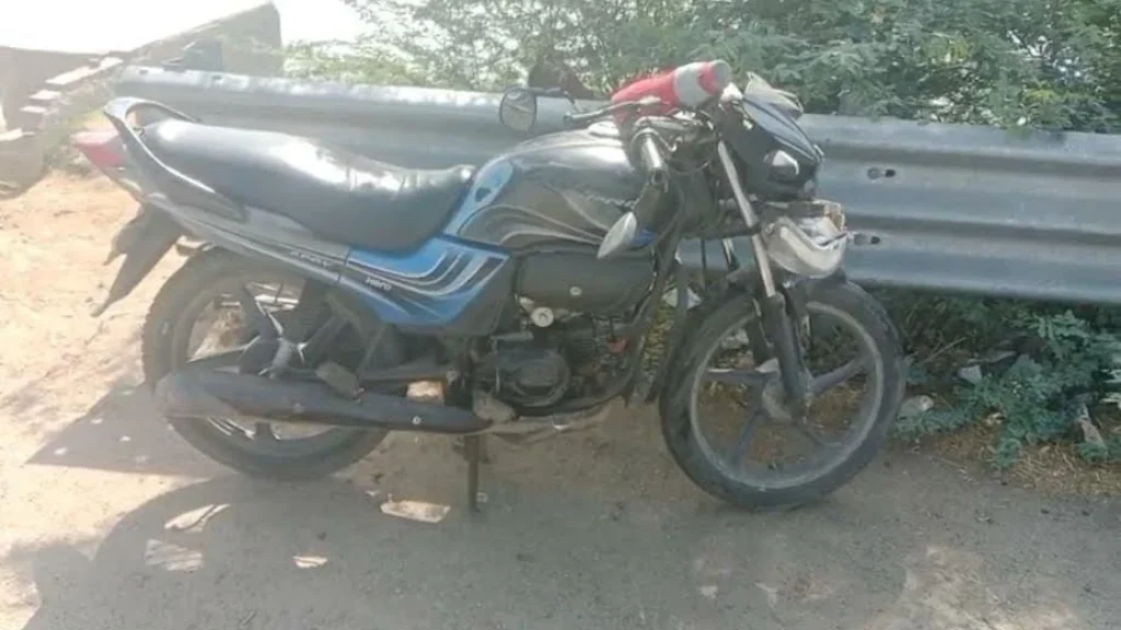 લખતરના કડુ નજીક ડમ્પર પાછળ બાઈક ઘૂસી જતા ચાલકને ઈજા