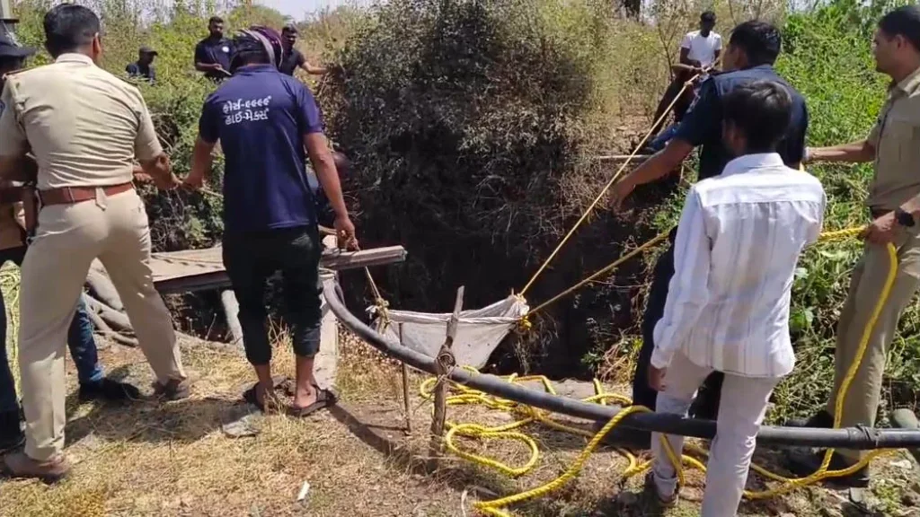 સાયલાની સીમમાં કૂવામાંથી અજાણ્યા યુવાનનો કોહવાયેલો મૃતદેહ મળ્યો