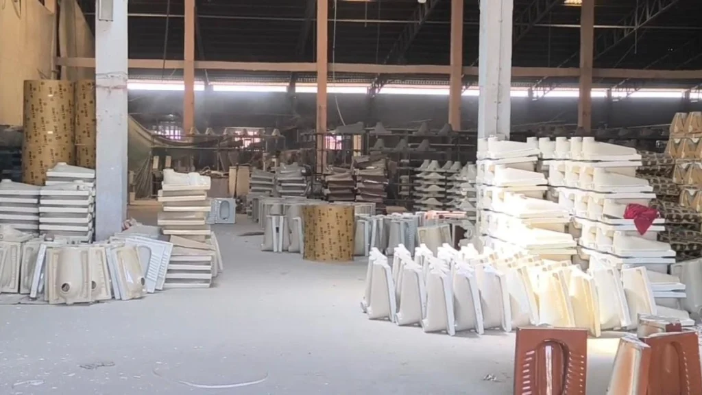 થાનગઢ : ગેસની અછત અને ભાવ વધારાના કારણે 50થી વધુ સિરામિક કારખાનાઓને તાળા, 1500 શ્રમિકો બેરોજગાર