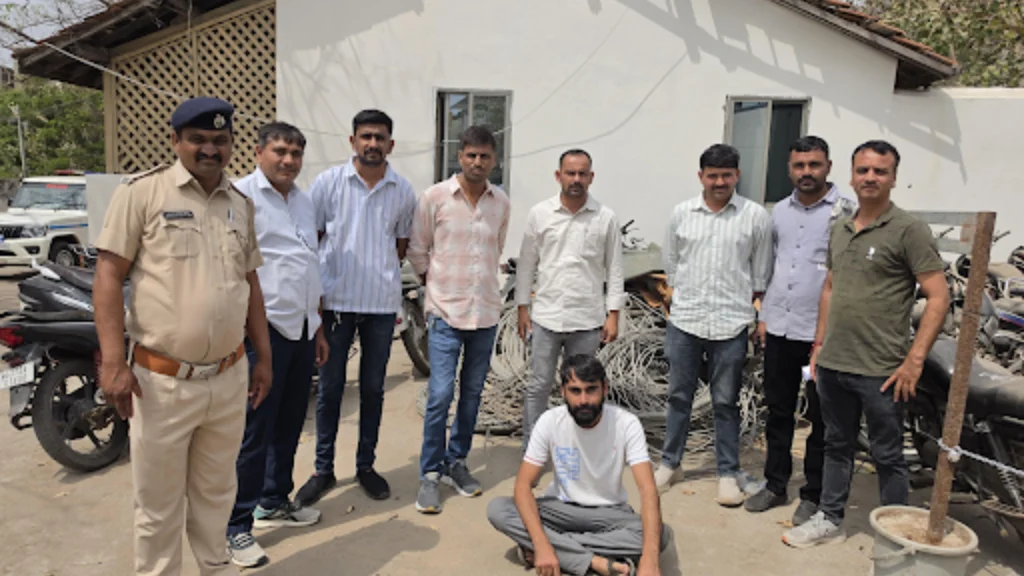 લીંબડી: રાસકામાં ખેતરમાંથી 480 કિલો વીજ વાયર ચોરતી રાજસ્થાની ગેંગનો પર્દાફાશ