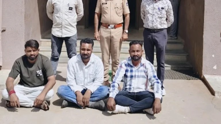 ધાંગધ્રામાં ખોટા દસ્તાવેજો જમીન પચાવી પાડવાનું કાવતરું કરનાર 3 શખ્સો ઝડપાયા