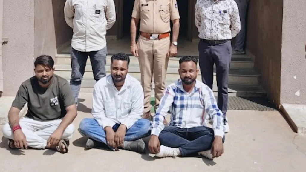 ધાંગધ્રામાં ખોટા દસ્તાવેજો જમીન પચાવી પાડવાનું કાવતરું કરનાર 3 શખ્સો ઝડપાયા