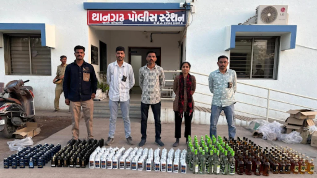 થાનમાં રહેણાંક મકાનમાંથી 1.61 લાખનો દારૂ ઝડપાયો