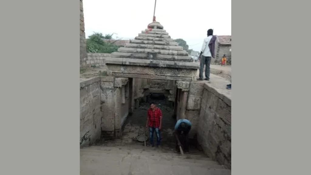 રાજસીતાપુરના યુવાનોએ 500 વર્ષ જૂની  વાવમાં સ્વચ્છતા અભિયાન છેડ્યું: હેરિટેજમાં સમાવવા માંગ