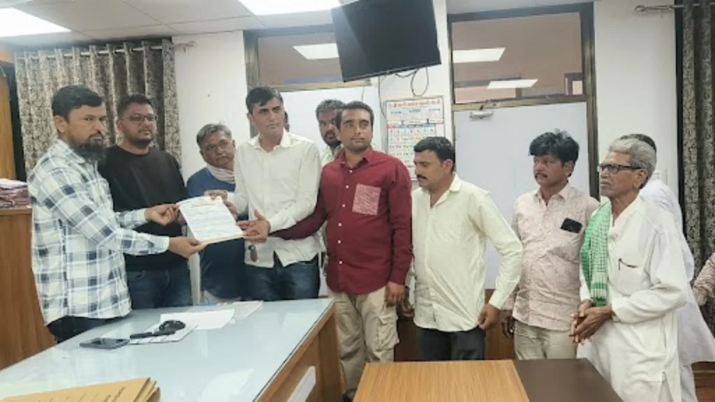 પાટડીમાં કમોસમી વરસાદ અને વાવાઝોડાથી ખેતી-અગરિયાઓને ભારે નુકસાન: વળતર માટે મામલતદારને આવેદન