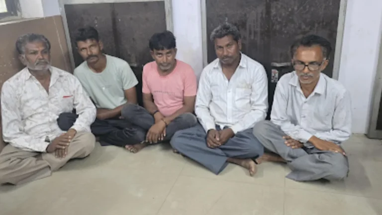 ધ્રાંગધ્રાના ધ્રુમઠમાં LCBનો દરોડો: પાંચ શખ્સ જુગાર રમતા ઝડપાયા