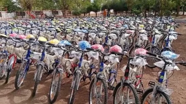 ધ્રાંગધ્રાના વિરેન્દ્રગઢમાં રણકાંઠાના 177 વિદ્યાર્થીઓને નિઃશુલ્ક સાયકલ વિતરણ
