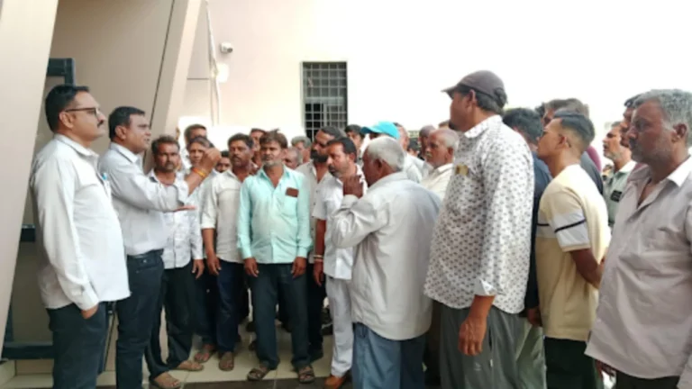 ધ્રાંગધ્રામાં વીજ પુરવઠો ખોરવાતા ખેડૂતોનો PGVCL કચેરીએ હલ્લાબોલ: આંદોલનની ચીમકી