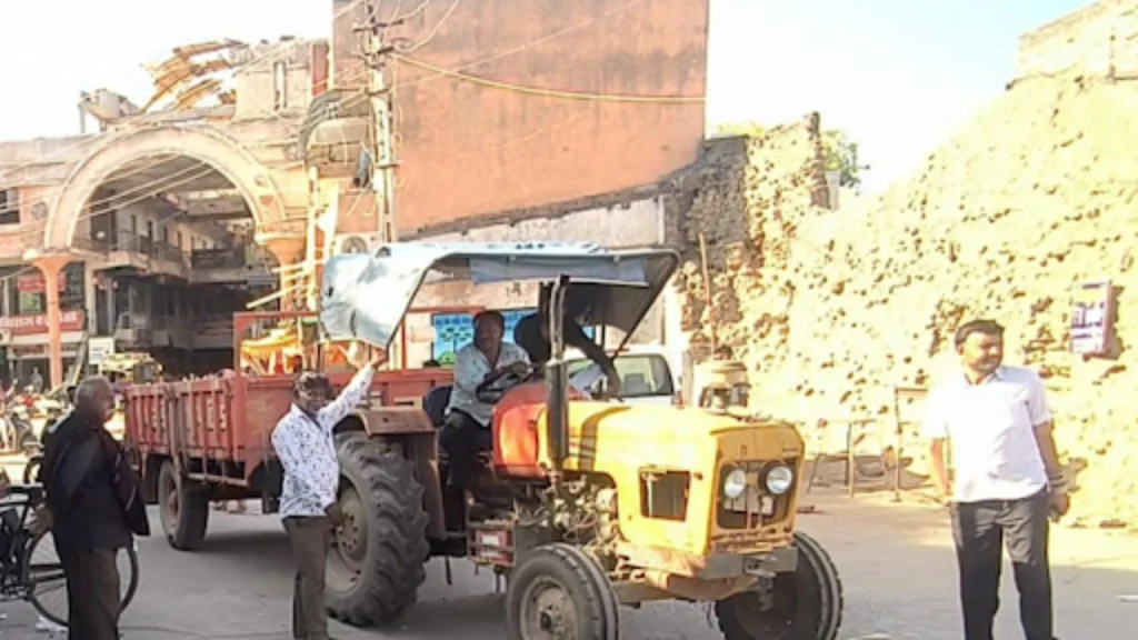 પાટડીના મુખ્ય બજારમાંથી અડચણરૂપ લારીઓ અને દબાણો દૂર કરાયા