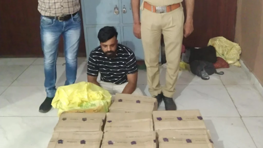 ધ્રાંગધ્રાની ચુલી ચેકપોસ્ટ પાસે કારમાંથી રૂ.1.22 લાખનો દારૂ ઝડપાયો