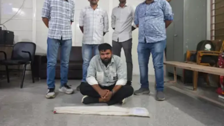 સોશિયલ મીડિયા પર હથિયારનું પ્રદર્શન કરતા SOG એ એક શખ્સને દબોચ્યો