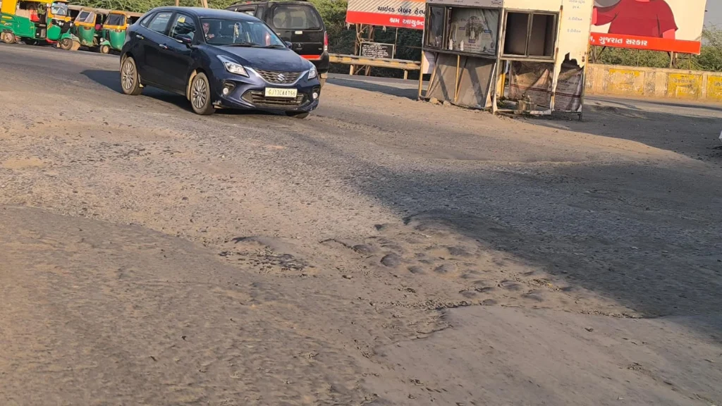 વઢવાણ-કોઠારીયા હાઈવે બન્યો બિસ્માર: ખાડાઓથી અકસ્માતનો ભય