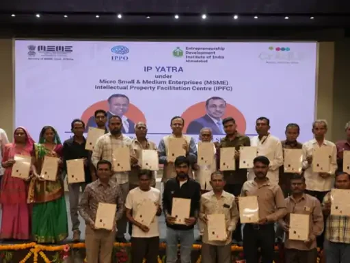 સુરેન્દ્રનગરની ટાંગલિયા શાલના 57 કારીગરોને GI પ્રમાણપત્ર: વિશ્વ સ્તરે ઓળખ મળી