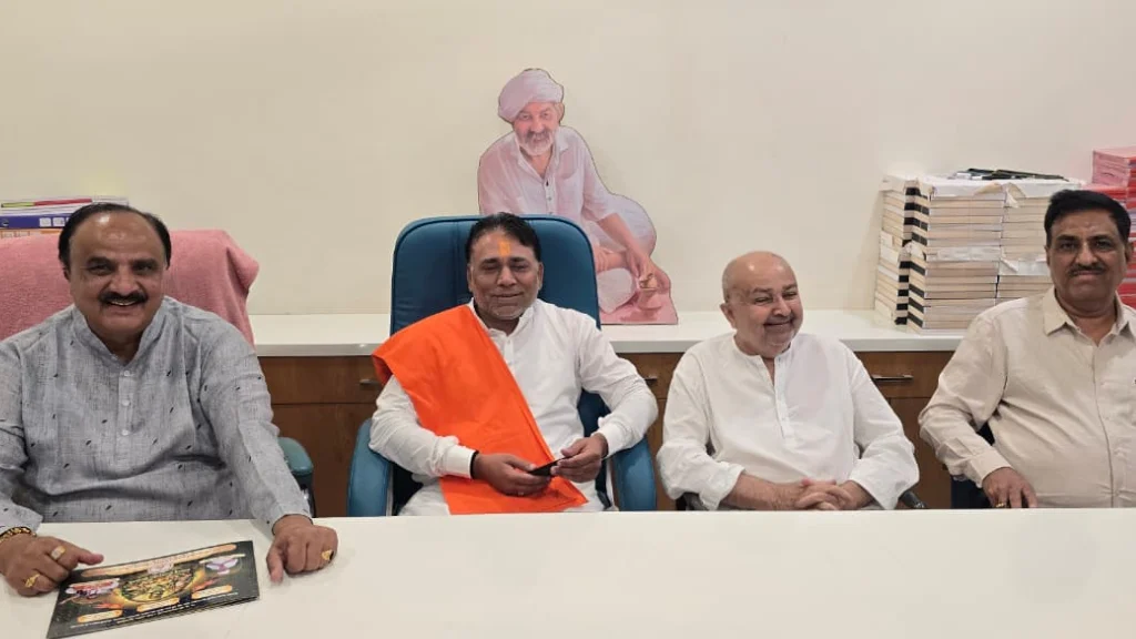  ધનશ્યામભાઇ સાવધરીયા, પ્રમુખ ઝાલાવાડ રબારી સમાજ ટ્રસ્ટ
પ.પુ.કોઠારી શ્રી મુકુંદરામદાસજી 