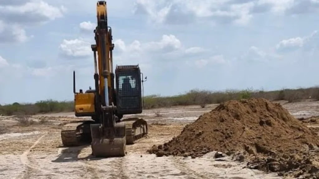 પાટડીના બજાણા અને સવલાસમાં સરકારી જમીનમાંથી બેફામ રેતીચોરી