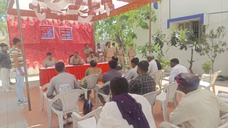 સાયલામાં ‘અરજી મેળો’ યોજાયો, વ્યાજખોરી અને લેન્ડગ્રેબિંગ મુદ્દે રજૂઆત