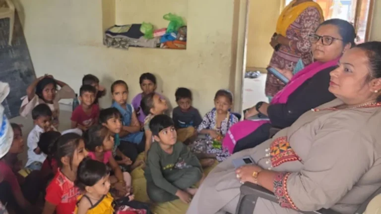 પાટડીની આંગણવાડીઓમાં પ્રોગ્રામ ઓફિસરની સરપ્રાઈઝ વિઝિટ
