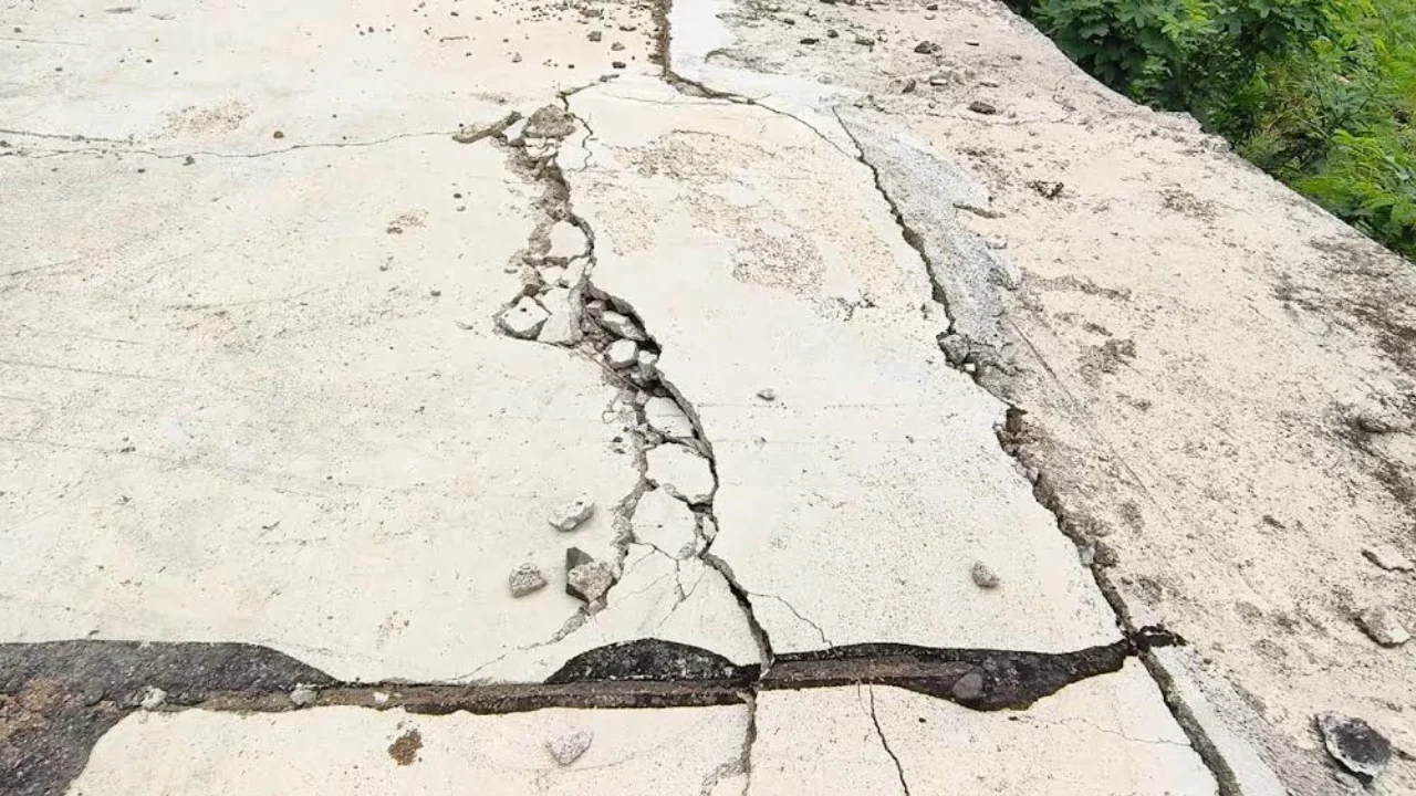 Damaged concrete bridge between Bakarthali and Latuda village in Wadhwan