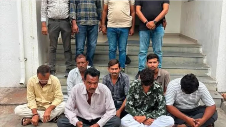 Limbdi police raid gambling den in Chorapa area seizing cash and mobile phones