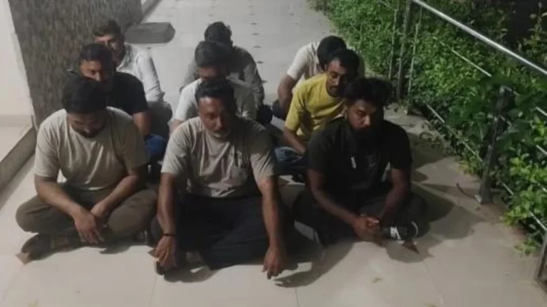 Surendranagar LCB police gambling raid at Subhash road Joravarnagar