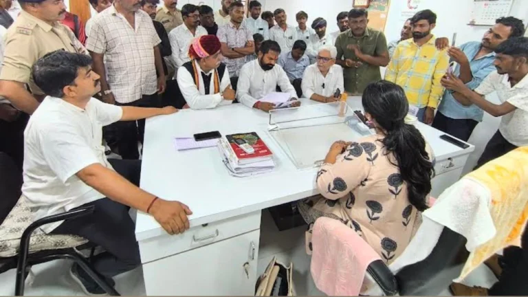 Surendranagar Maldhari Protest Against Duplicate Milk At Registrar Office