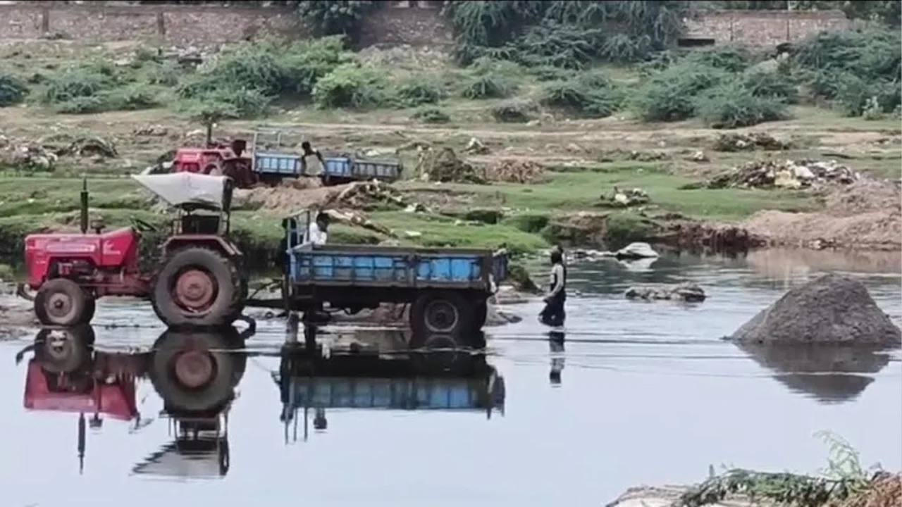 Tractors engaged in illegal sand mining inside Bhogavo riverbed Surendranagar
