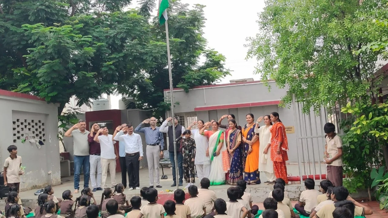joravarnagar-school-number-8-independence-day-celebration-parents-meeting