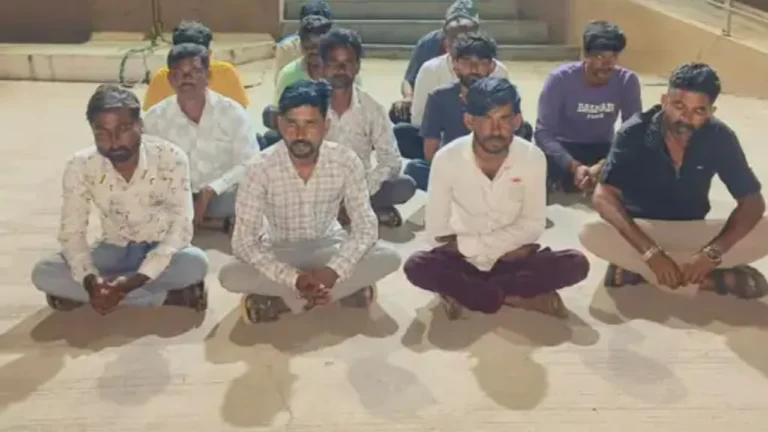 dhrangadhra-Taluka-police-raid-rajpar-village-gambling-arrests