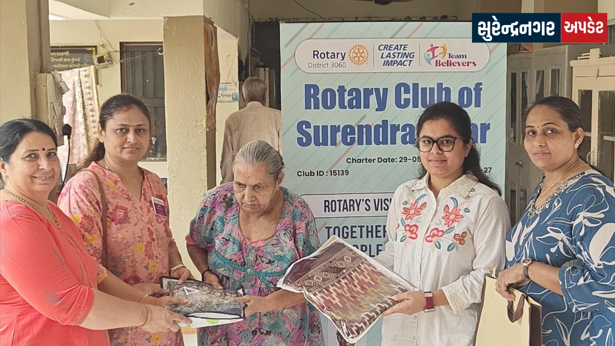 rotary-club-surendranagar-wadhwan-old-age-home-clothes-distribution