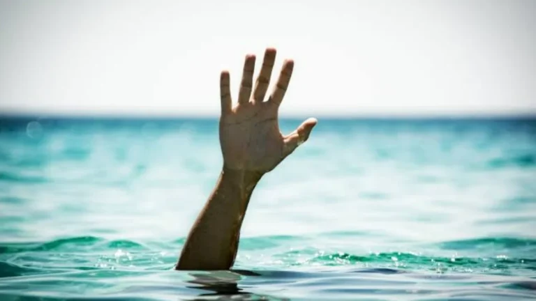 Dhrangadhra-ravaliyavadar-lake-drowning-child-death