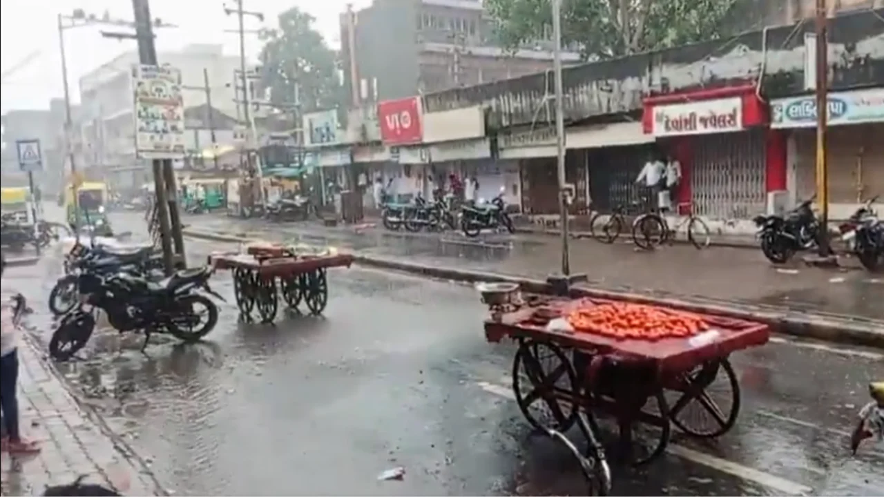 Heavy rain and waterlogged streets in Surendranagar district after 29 days break in Gujarat 2026
