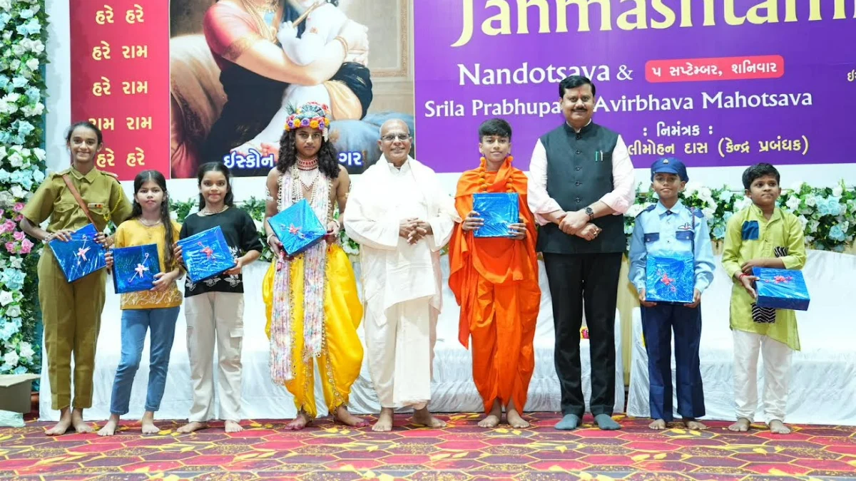 ISKCON Surendranagar Janmashtami and Nandotsav celebration at Deendayal Town Hall