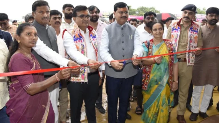 Inauguration and muddy ground at Tarnetar fair due to rain in Surendranagar Gujarat 2026-1